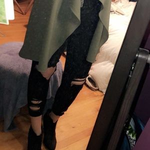 Very destroyed black Harper jeans